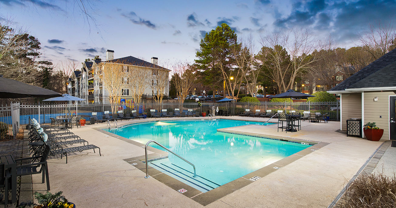 outdoor pool, river vista, atlanta ga